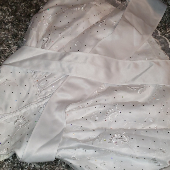 White 👗 - Picture 4 of 4